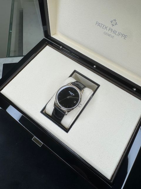 Patek Philippe Calatrava 5227G-010 Image 4